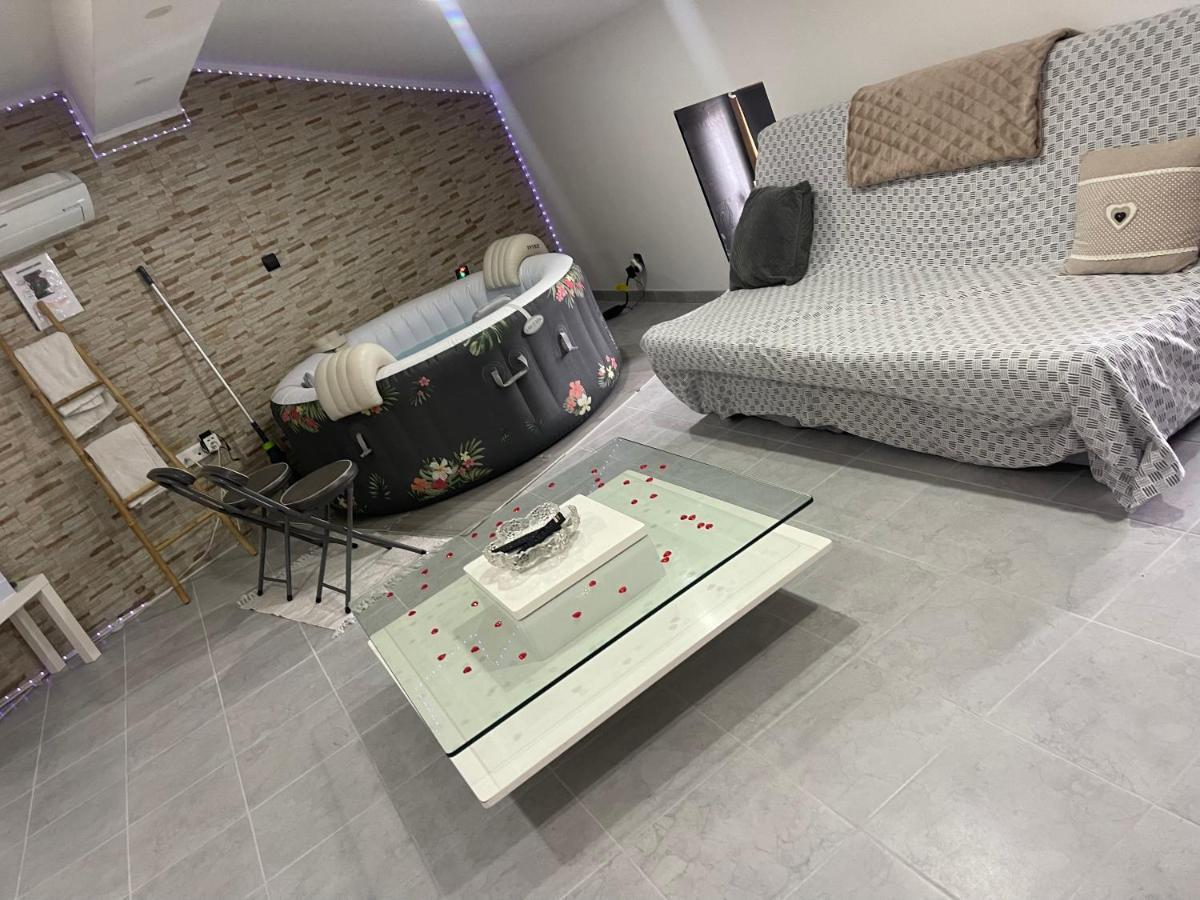 Love'Room Trèbes Dış mekan fotoğraf